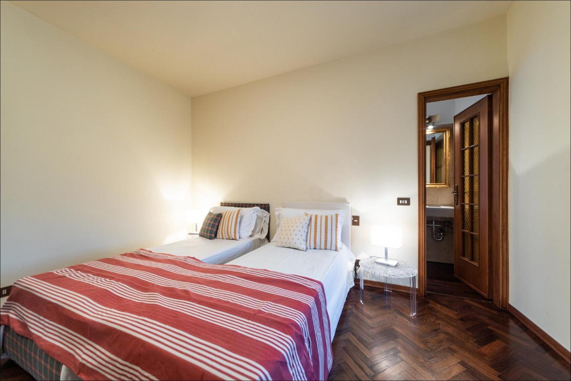Apartamento Cascina Ravona San Fermo della Battaglia Habitación foto